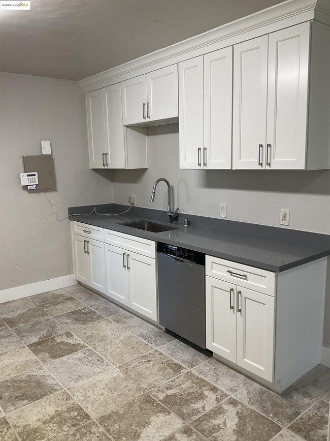 1158 West St in Pittsburg, CA - Building Photo - Building Photo