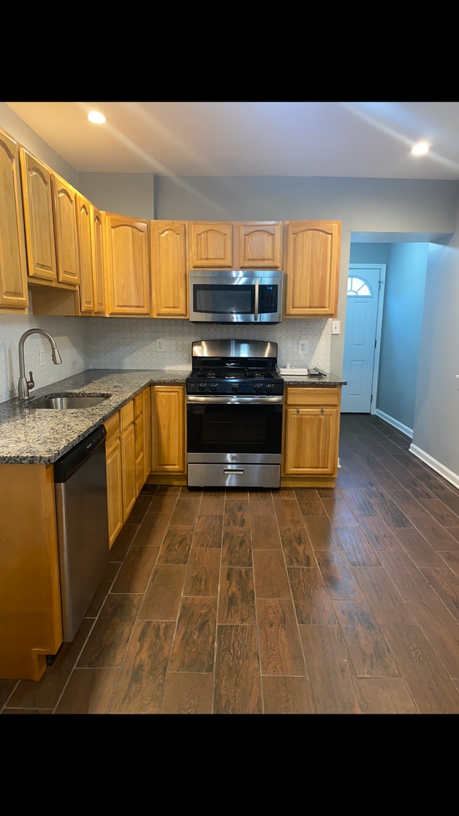 4030 Poplar St in Philadelphia, PA - Building Photo - Building Photo