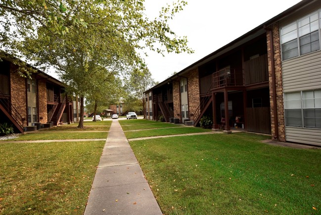 Silver Creek Apartments in Lafayette, LA - Building Photo - Building Photo