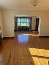 242 Deep Hole Rd in Riverhead, NY - Building Photo - Building Photo