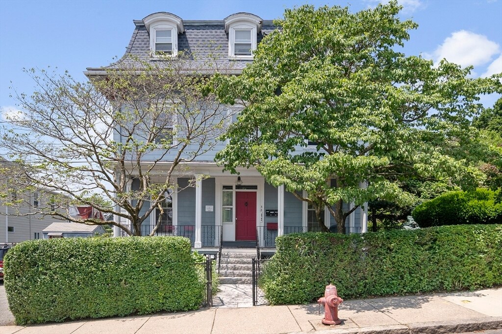 38 Spring St in Somerville, MA - Building Photo