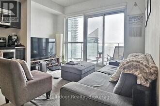 2220 Lake Shore Blvd W in Toronto, ON - Building Photo - Building Photo