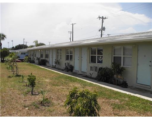 Jensen Beach Apartments in Jensen Beach, FL - Foto de edificio