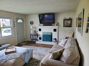 25 Seacrest Rd in Old Saybrook, CT - Building Photo - Building Photo