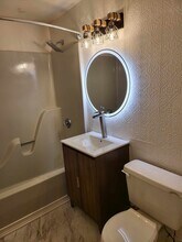 140 Chestnut St, Unit 319 in Springfield, MA - Foto de edificio - Building Photo