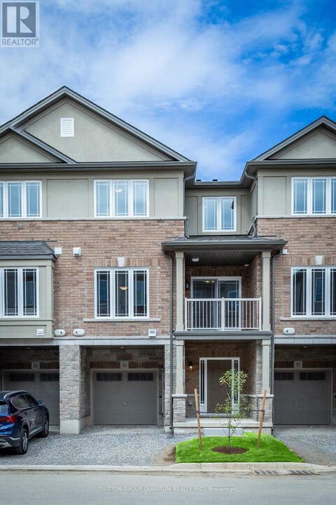 35 Laguna Vlg Cres in Hamilton, ON - Building Photo