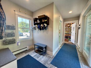 275 Middle Rd in Falmouth, ME - Building Photo - Building Photo