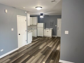 15223 Turlington Ave, Unit Second Floor in Harvey, IL - Foto de edificio - Building Photo