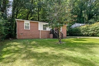 305 Banberry Dr SE in Atlanta, GA - Foto de edificio - Building Photo