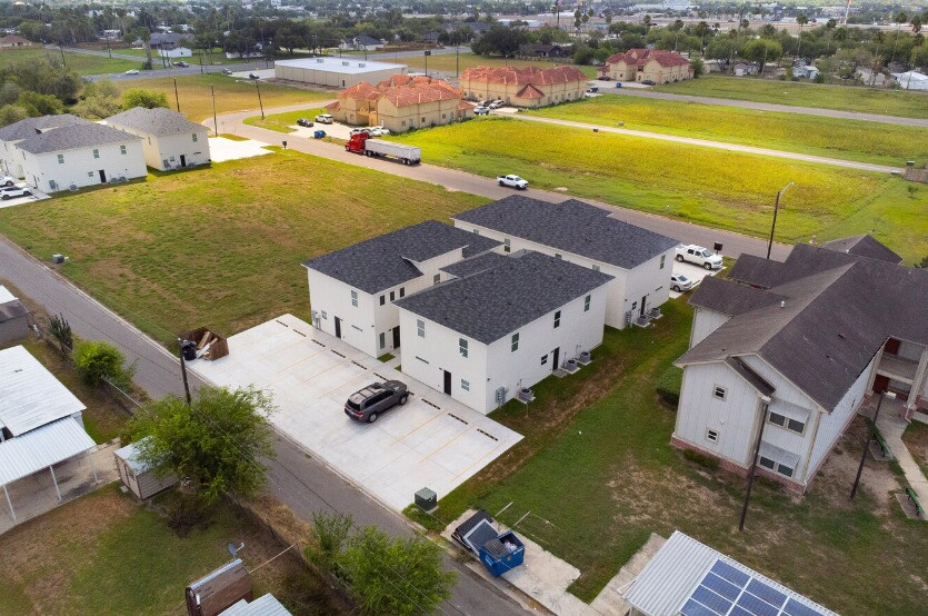 200 Cub Cir in La Feria, TX - Building Photo