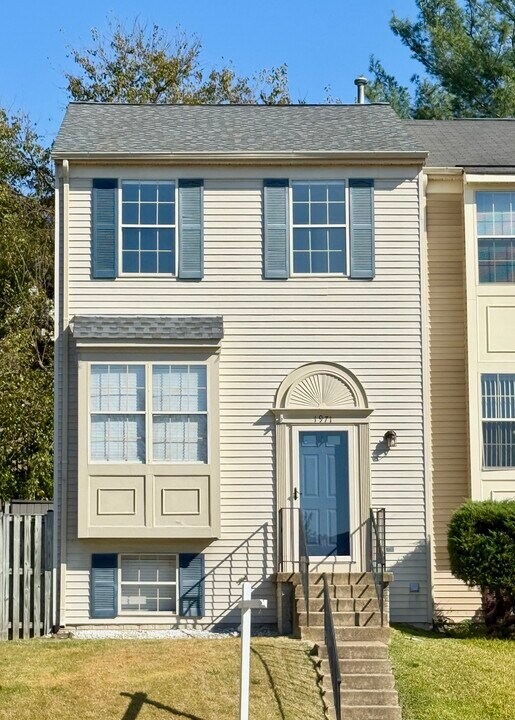 1971 Darlington Loop in Woodbridge, VA - Building Photo