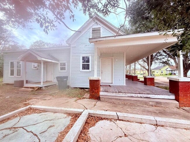 property at 2105 Laurel Ave