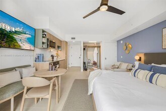 159 NE 6th St, Unit 3610 in Miami, FL - Building Photo - Building Photo