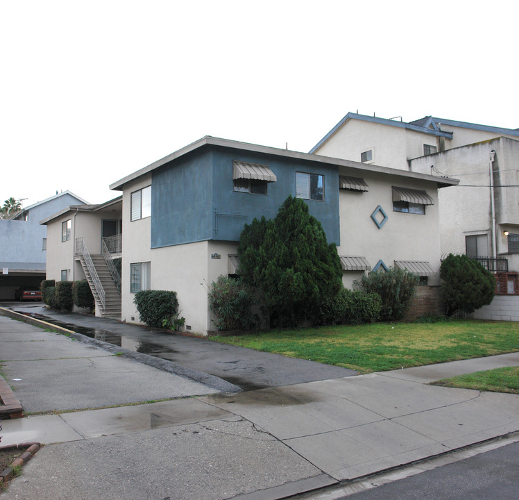 5320 Denny Ave in North Hollywood, CA - Foto de edificio