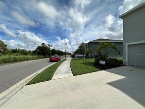 8813 Milestone Dr in Sarasota, FL - Building Photo - Building Photo