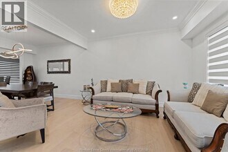 570 Orchards Cres in Windsor, ON - Building Photo - Building Photo