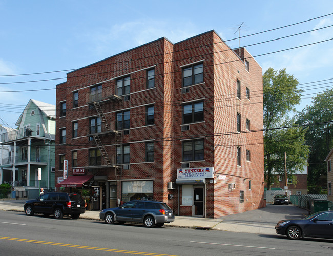 691-695 Yonkers Ave in Yonkers, NY - Building Photo - Building Photo