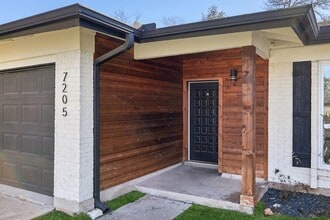 7205 Twisted Oaks Dr in Austin, TX - Building Photo - Building Photo