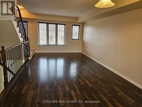 5605 Oscar Peterson Blvd in Mississauga, ON - Building Photo - Building Photo