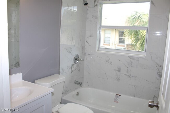 334 Cape Coral Pkwy W in Cape Coral, FL - Building Photo - Building Photo