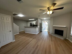 2906 Kestrel Dr in Austin, TX - Foto de edificio - Building Photo