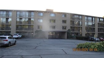 650 E Greenwich Ave in West Warwick, RI - Building Photo