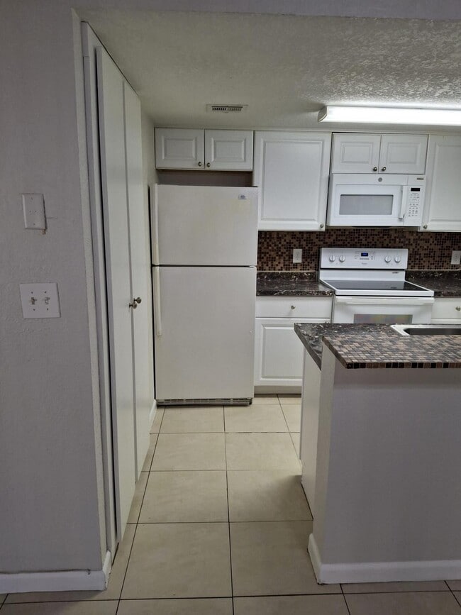 3238 Coral Lake Ln in Coral Springs, FL - Building Photo - Building Photo