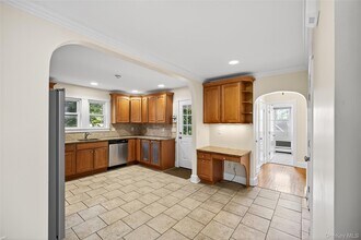 381 Bedford Rd in Pleasantville, NY - Building Photo - Building Photo