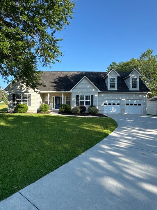 104 Bogey Ct in Hampstead, NC - Building Photo