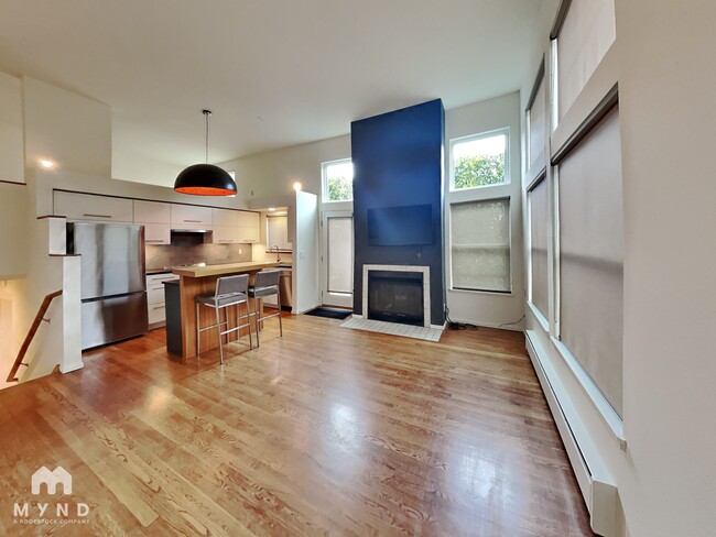 1905 42nd Ave E in Seattle, WA - Building Photo - Building Photo