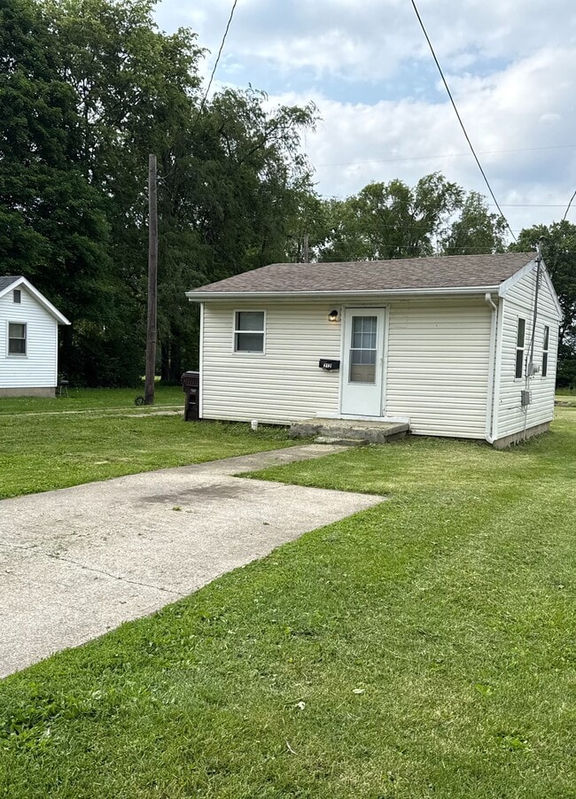 property at 212 W Letchworth St