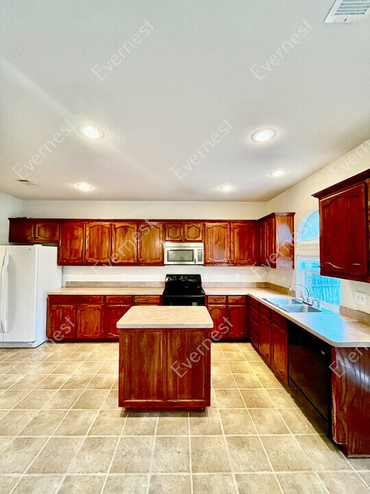 5037 Bedfordshire Dr in Fort Worth, TX - Building Photo
