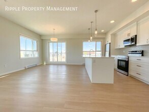 80 Carrington Plz NW in Calgary, AB - Building Photo - Building Photo