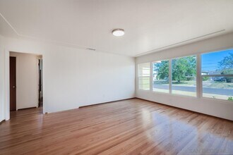 6163 Adelaide Ave in San Diego, CA - Building Photo - Building Photo