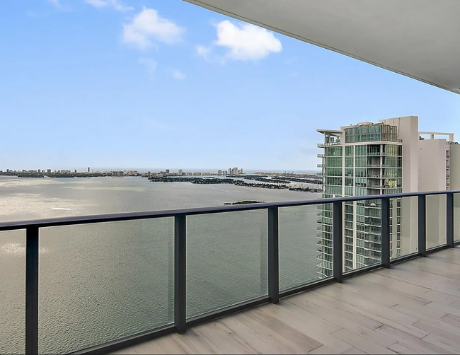 480 NE 31st St, Unit 4905 in Miami, FL - Foto de edificio - Building Photo