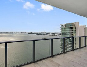 480 NE 31st St, Unit 4905 in Miami, FL - Building Photo - Building Photo