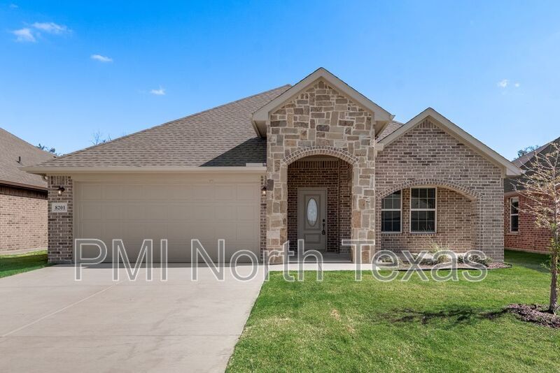 8201 Scott Ln in Greenville, TX - Building Photo