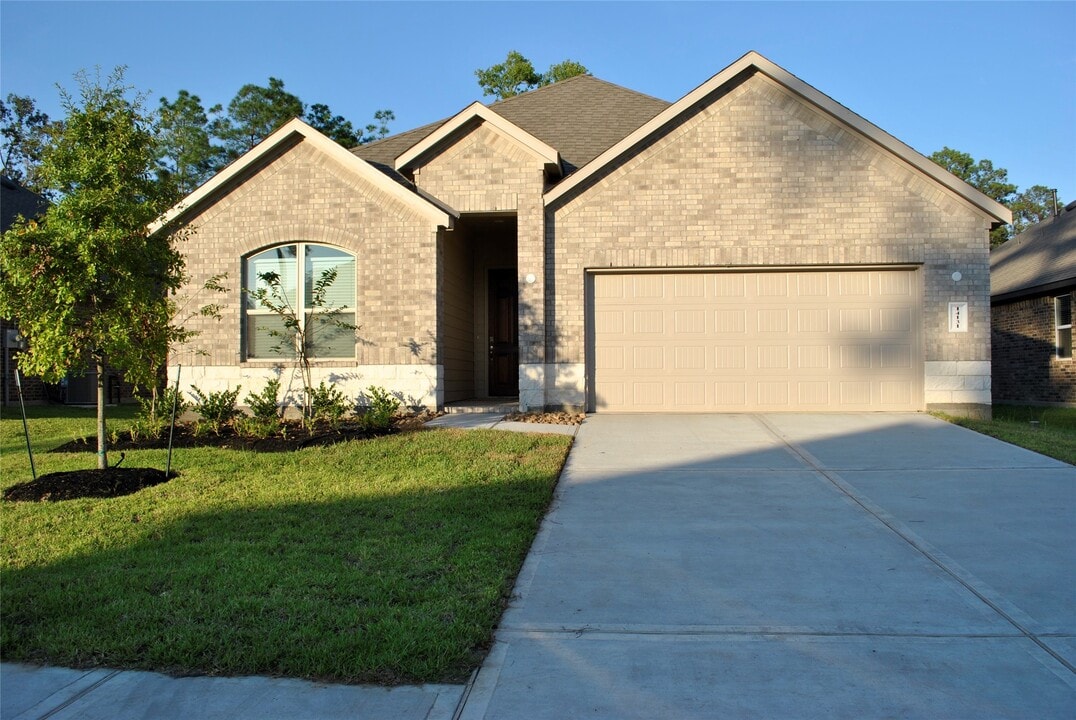 14131 Lake Lodge Dr in Conroe, TX - Building Photo