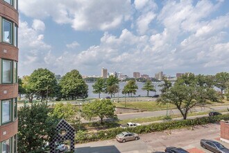 492 Beacon St in Boston, MA - Foto de edificio - Building Photo
