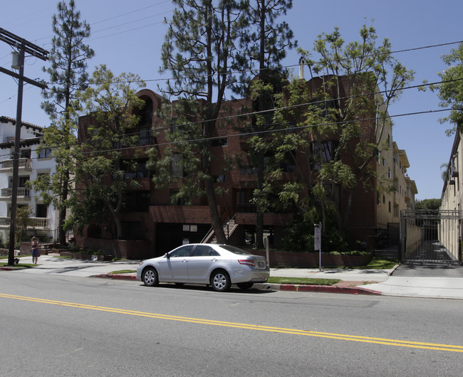 Barrington Apartments in Los Angeles, CA - Building Photo - Building Photo