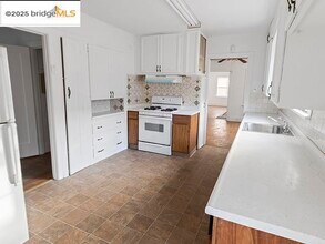 5549 Harvey Ave in Oakland, CA - Building Photo - Building Photo