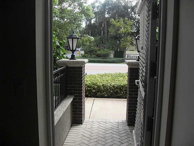 510 NW 84th Ave, Unit 105 in Plantation, FL - Foto de edificio - Building Photo