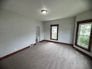 3902 4th Ave in Moline, IL - Building Photo - Building Photo