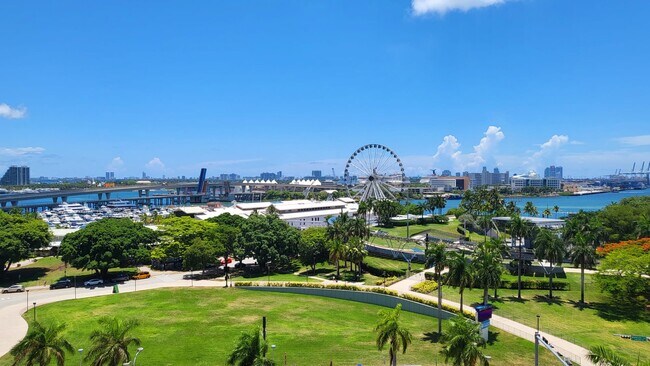 253 NE 2nd St, Unit 1004 in Miami, FL - Building Photo - Building Photo