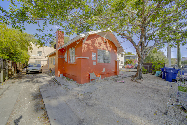 418 NW 9th Ave in Miami, FL - Building Photo - Building Photo