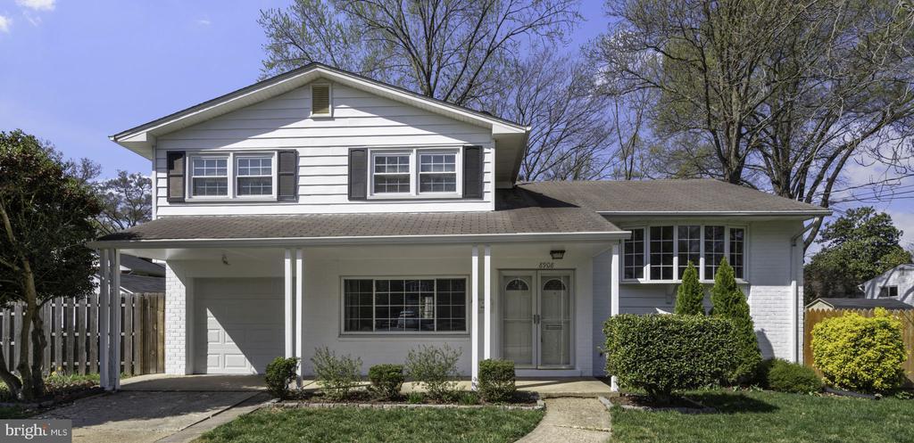 8908 Charles Augustine Dr in Alexandria, VA - Building Photo