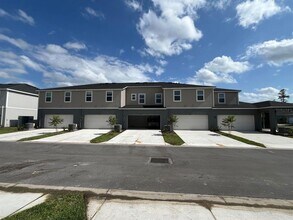 9815 Walkway Dr in Orlando, FL - Building Photo - Building Photo