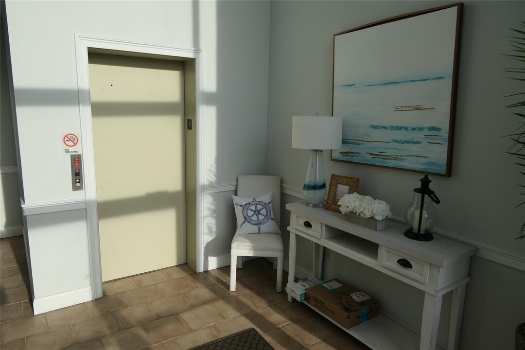 210 Main St in Port Jefferson, NY - Building Photo