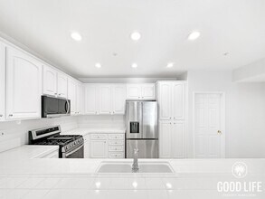 30 Taquitz in Irvine, CA - Building Photo - Building Photo