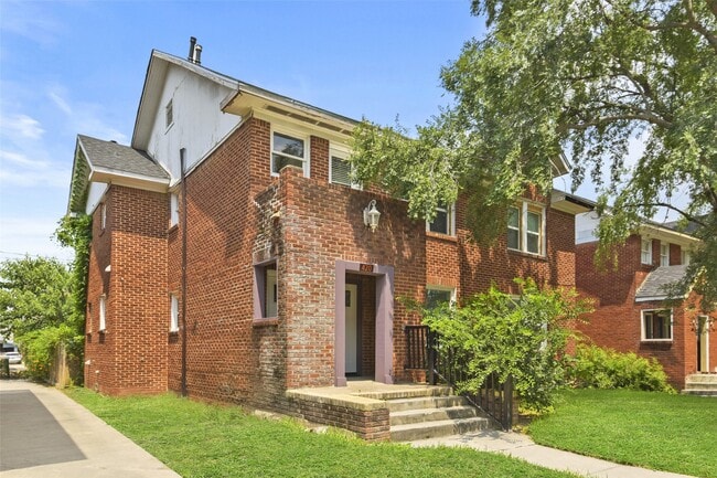property at 420 W Clay St